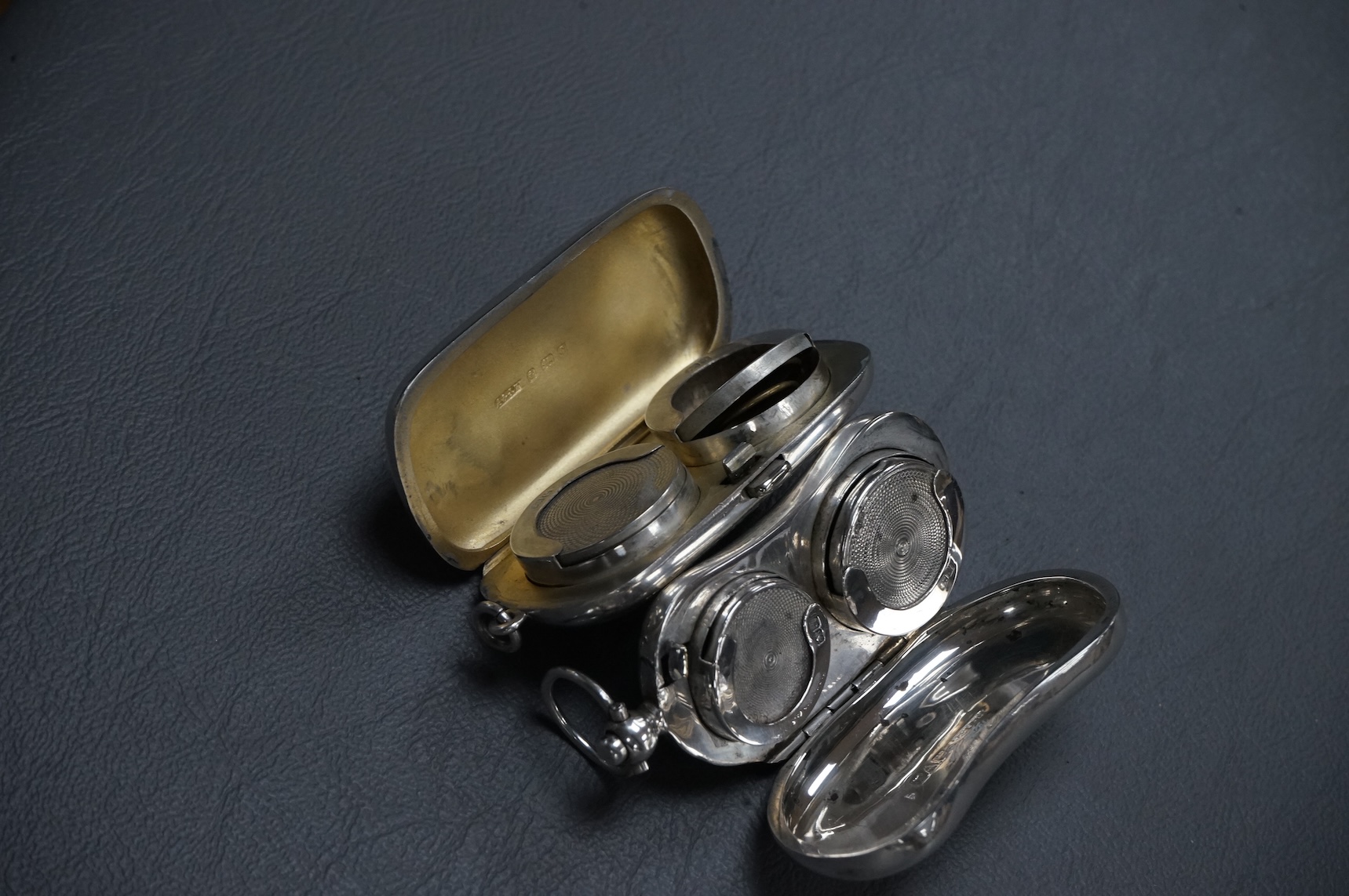 An Edwardian engraved single and half sovereign case, Birmingham, 1902, 60mm and a similar kidney shape for two single sovereigns, Chester, 1901.